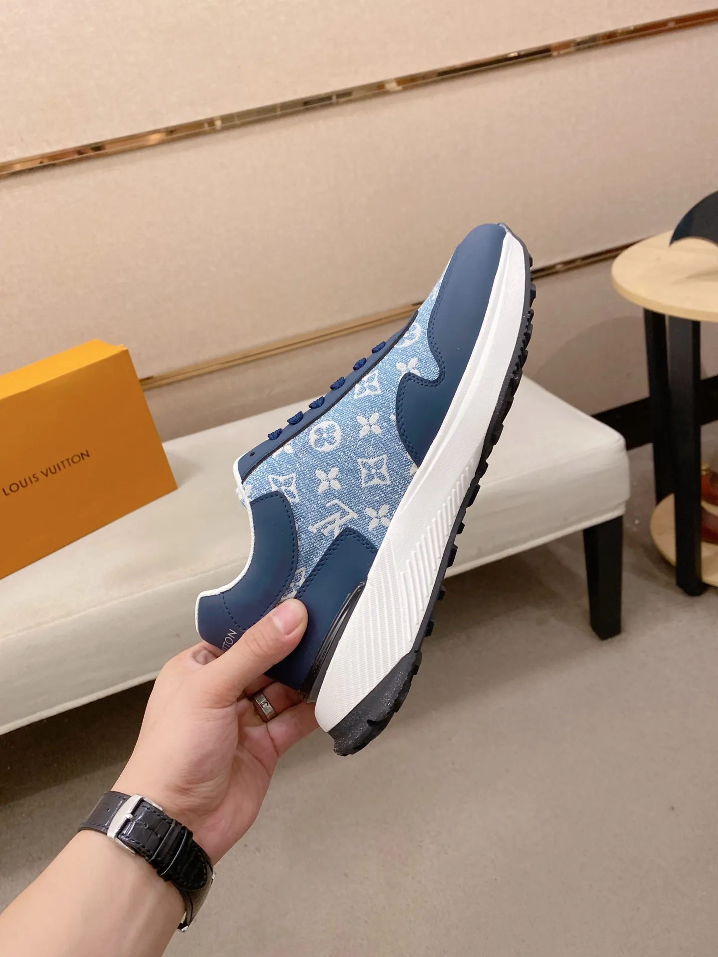 Men's shoes💰 462💰louis vuitton (Louis Vuitton/lv)🔍🔍The new counters are on sale at the same time. The uppers are imported from Italy. ⃣️Re-engraved🇮🇹💪💪, ⚠Sole: The original sole is specially provided by the original factory, the exclusive movable molded sole is super comfortable, ⚠Original and single goods 🔍high quality, you can enter and leave the counter at will, welcome to compare⚠. Code number: 38-44 (45/customized, non-refundable)